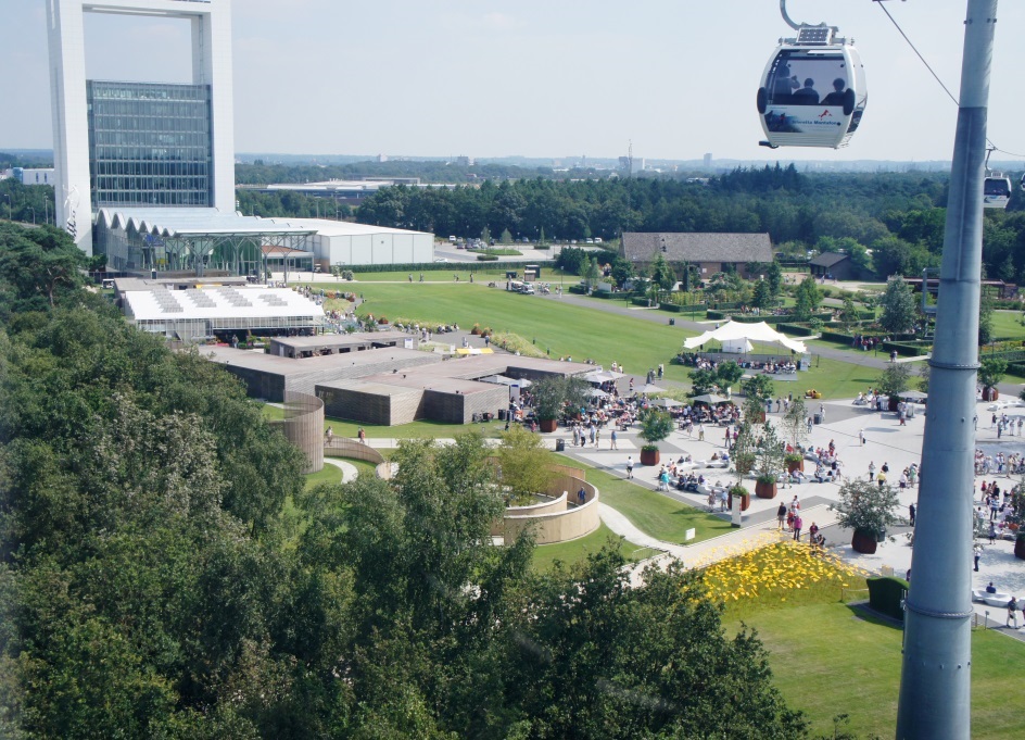 2021 03 11 Floriade 15 Blick von Kabelbahn zum Turm