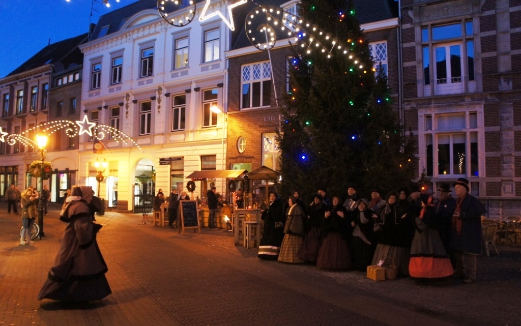 2014 12 14 Parade hübsch mit Baum und Chor